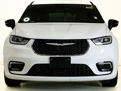 Bright White Clearcoat 2025 Chrysler Pacifica L