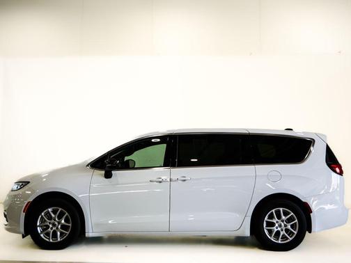 Bright White Clearcoat 2025 Chrysler Pacifica L