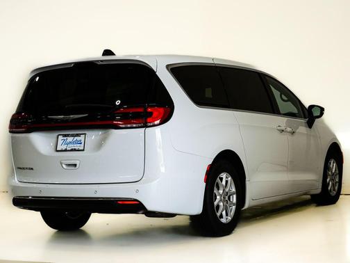 Bright White Clearcoat 2025 Chrysler Pacifica L