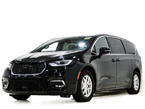 Diamond Black Crystal Pearlcoat 2025 Chrysler Pacifica L