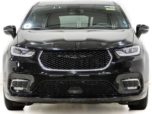 Diamond Black Crystal Pearlcoat 2025 Chrysler Pacifica L