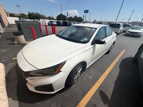 Glacier White 2024 Nissan Altima S FWD