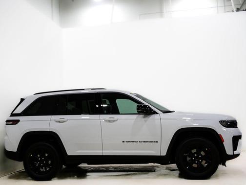 2026 Jeep Grand Cherokee Altitude