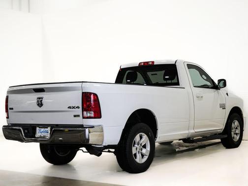 Bright White Clearcoat 2019 RAM 1500 SLT