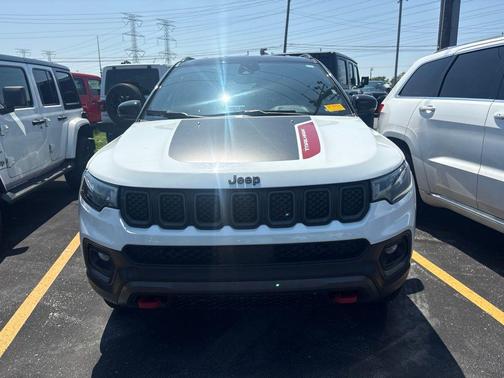 Bright White Clearcoat 2024 Jeep Compass Trailhawk