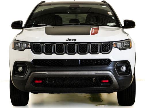 Bright White Clearcoat 2024 Jeep Compass Trailhawk