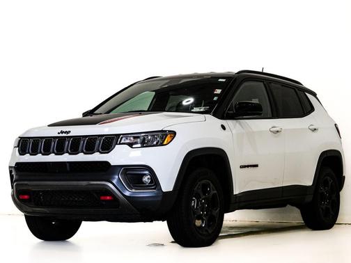 Bright White Clearcoat 2024 Jeep Compass Trailhawk