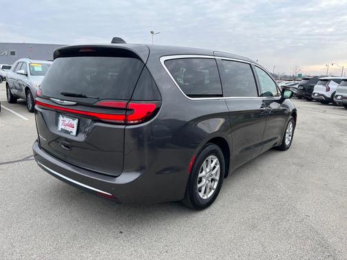 Granite Crystal Metallic Clearcoat 2023 Chrysler Pacifica Touring L