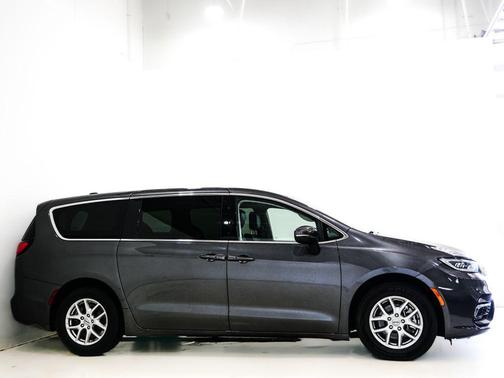 Granite Crystal Metallic Clearcoat 2023 Chrysler Pacifica Touring L