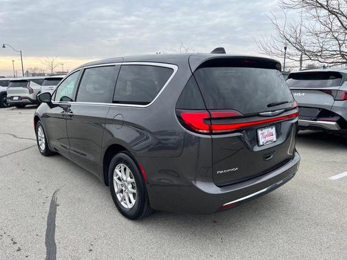 Granite Crystal Metallic Clearcoat 2023 Chrysler Pacifica Touring L