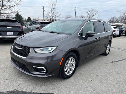 Granite Crystal Metallic Clearcoat 2023 Chrysler Pacifica Touring L