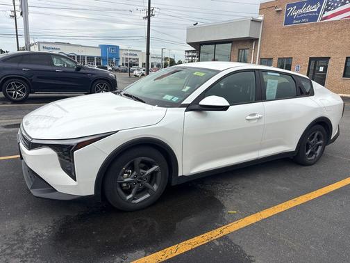 Snow White Pearl 2025 Kia K4 LXS