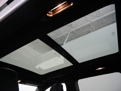 Bright White Clearcoat 2023 Jeep Compass Limited