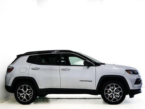 Silver Zynith Metallic Clearcoat 2025 Jeep Compass Limited