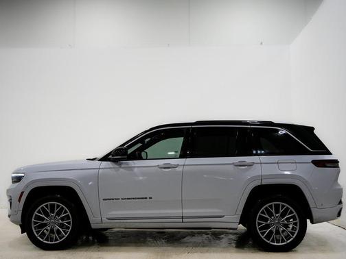 2022 Jeep Grand Cherokee Summit