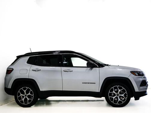 Silver Zynith Metallic Clearcoat 2025 Jeep Compass Limited