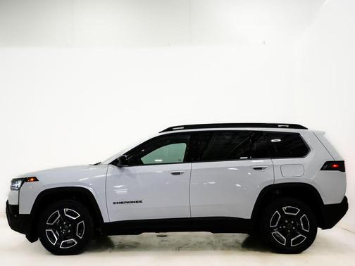 2026 Jeep Cherokee Laredo 4x4