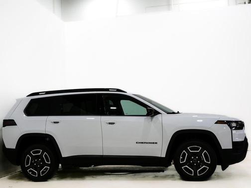 2026 Jeep Cherokee Laredo 4x4