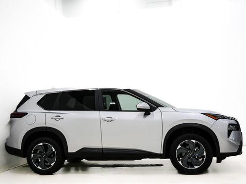 Brilliant Silver Metallic 2025 Nissan Rogue SV