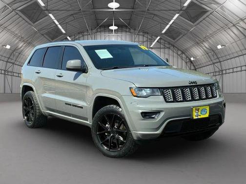 Gray 2019 Jeep Grand Cherokee Altitude SUV