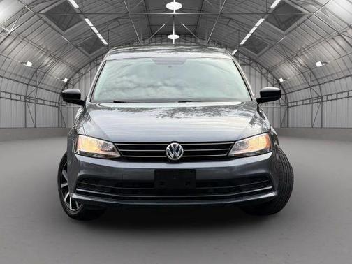 Gray 2016 Volkswagen Jetta 1.4T SE