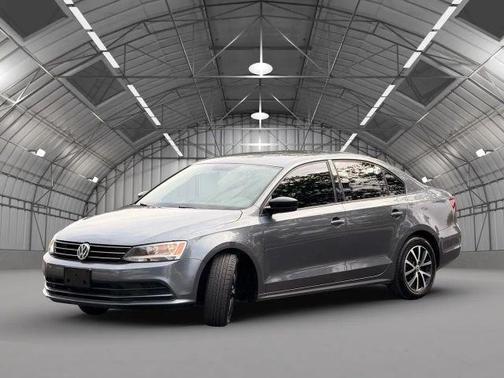 Gray 2016 Volkswagen Jetta 1.4T SE