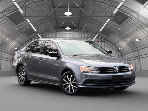 Gray 2016 Volkswagen Jetta 1.4T SE
