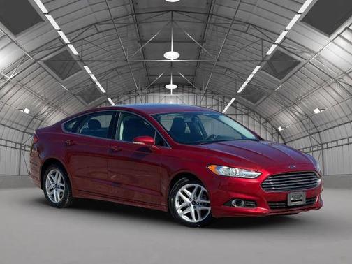 Red 2015 Ford Fusion SE