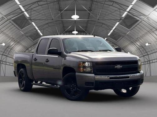 Gray 2009 Chevrolet Silverado 1500 LT Crew Cab