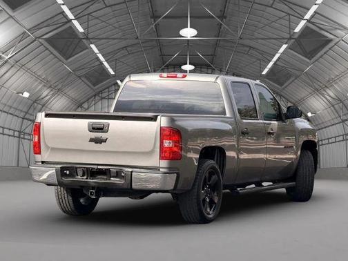 Gray 2009 Chevrolet Silverado 1500 LT Crew Cab