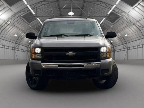 Gray 2009 Chevrolet Silverado 1500 LT Crew Cab