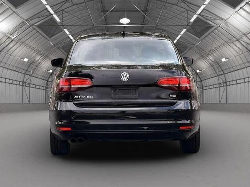 Black 2016 Volkswagen Jetta 1.8T SEL
