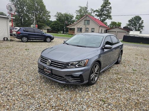 Platinum Gray Metallic 2018 Volkswagen Passat R-Line Auto