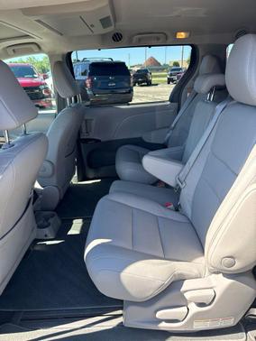 Silver Sky Metallic 2018 Toyota Sienna XLE Premium