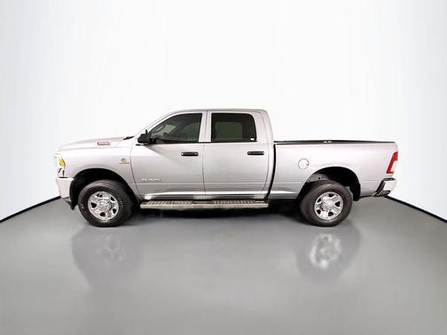 2021 RAM 2500 Tradesman Crew Cab 4x4 6'4' Box