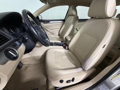 2014 Volkswagen Passat 2.0L TDI DSG SE w/Sunroof