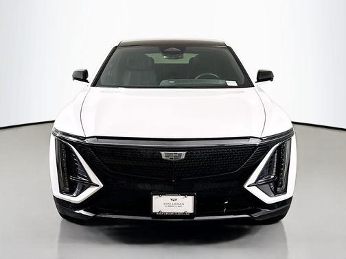 Crystal White Tricoat 2024 Cadillac LYRIQ Sport