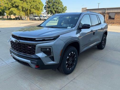 Sterling Gray Metallic 2027 Chevrolet Traverse AWD Z71