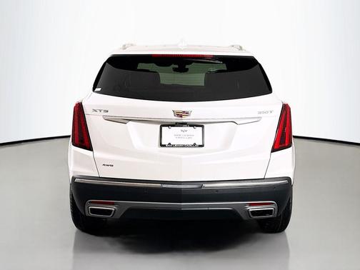 Crystal White Tricoat 2026 Cadillac XT5 Premium Luxury