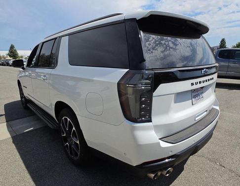 2025 Chevrolet Suburban RST