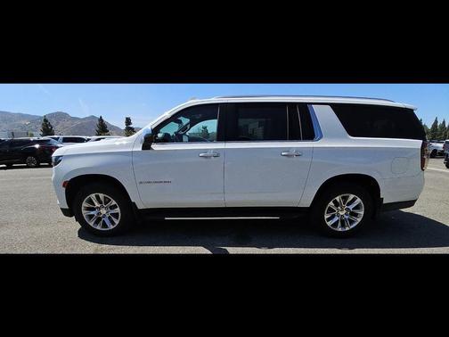 Summit White 2022 Chevrolet Suburban Premier