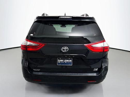 2020 Toyota Sienna XLE Premium