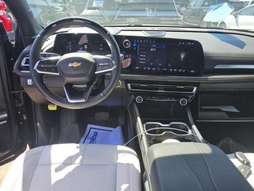 Mosaic Black Metallic 2025 Chevrolet Traverse High Country