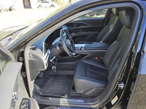 2024 Cadillac LYRIQ Sport