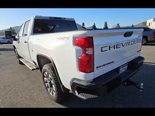 Summit White 2024 Chevrolet Silverado 2500 Custom