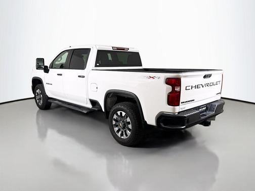 Summit White 2024 Chevrolet Silverado 2500 Custom
