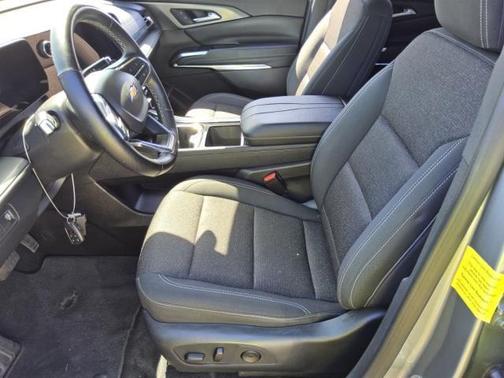 Sterling Gray Metallic 2025 Chevrolet Traverse LT