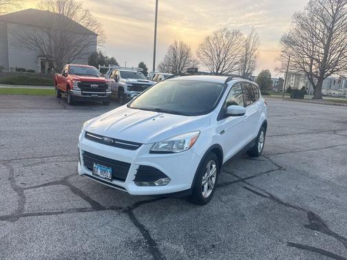 White 2016 Ford Escape SE