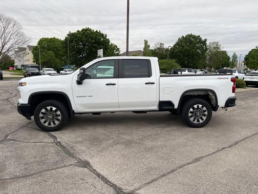 Summit White 2024 Chevrolet Silverado 2500 Custom