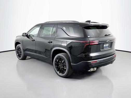 Mosaic Black Metallic 2026 Chevrolet Traverse LT
